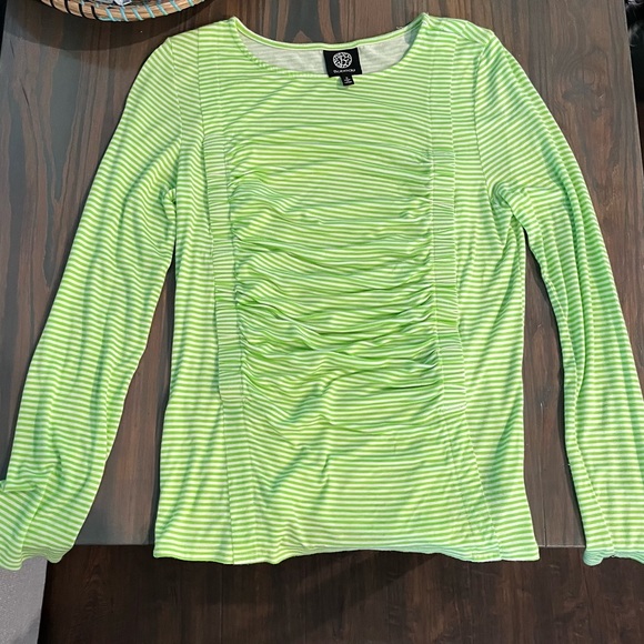 Summer SUPER soft shirt. Great condition - Picture 5 of 5